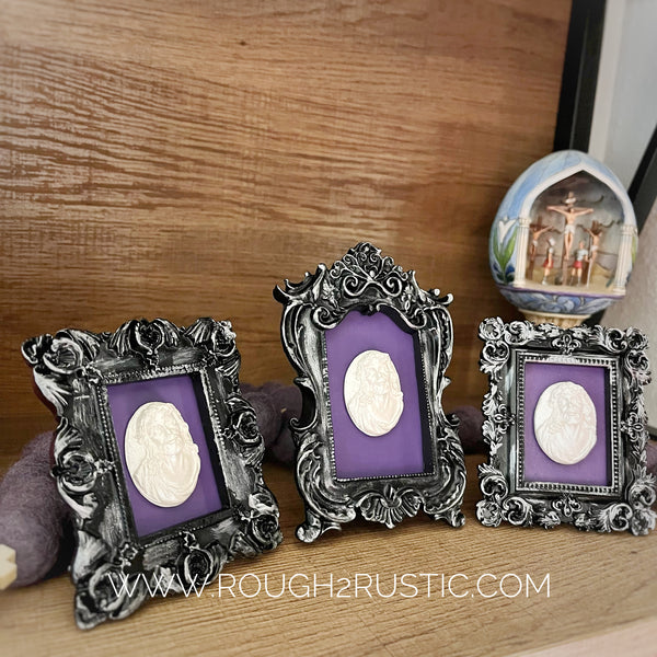 Black and Silver Framed Holy Face of Jesus Intaglio Mini Standing Frame