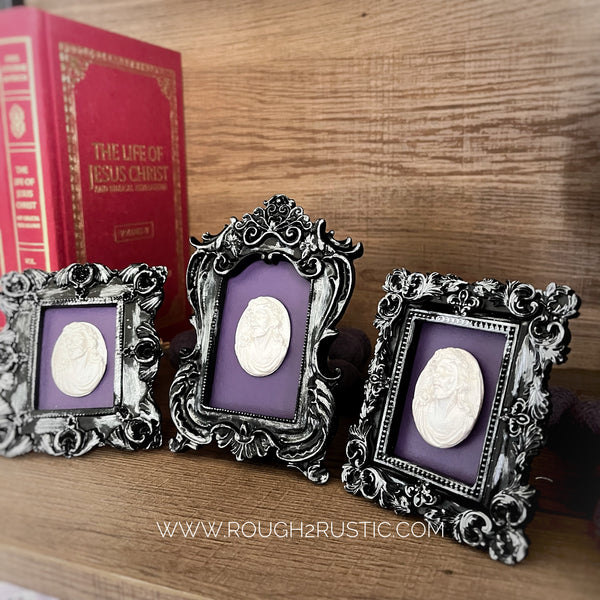 Black and Silver Framed Holy Face of Jesus Intaglio Mini Standing Frame